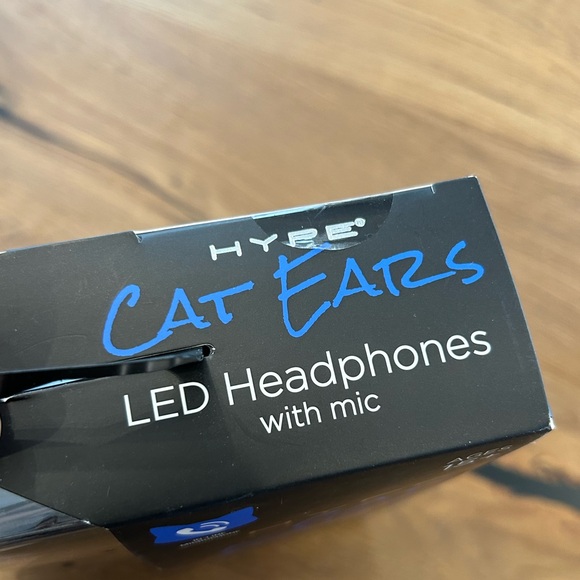 Hype cat ears led headphones new in package - Picture 3 of 4